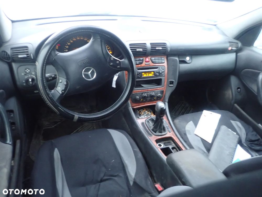 CZĘŚCI - Mercedes C-klasa W203 2,2CDI 116KM 611.962 KOMBI SKRZYNIA 716.604 2002r. INDEX 8608 - 6
