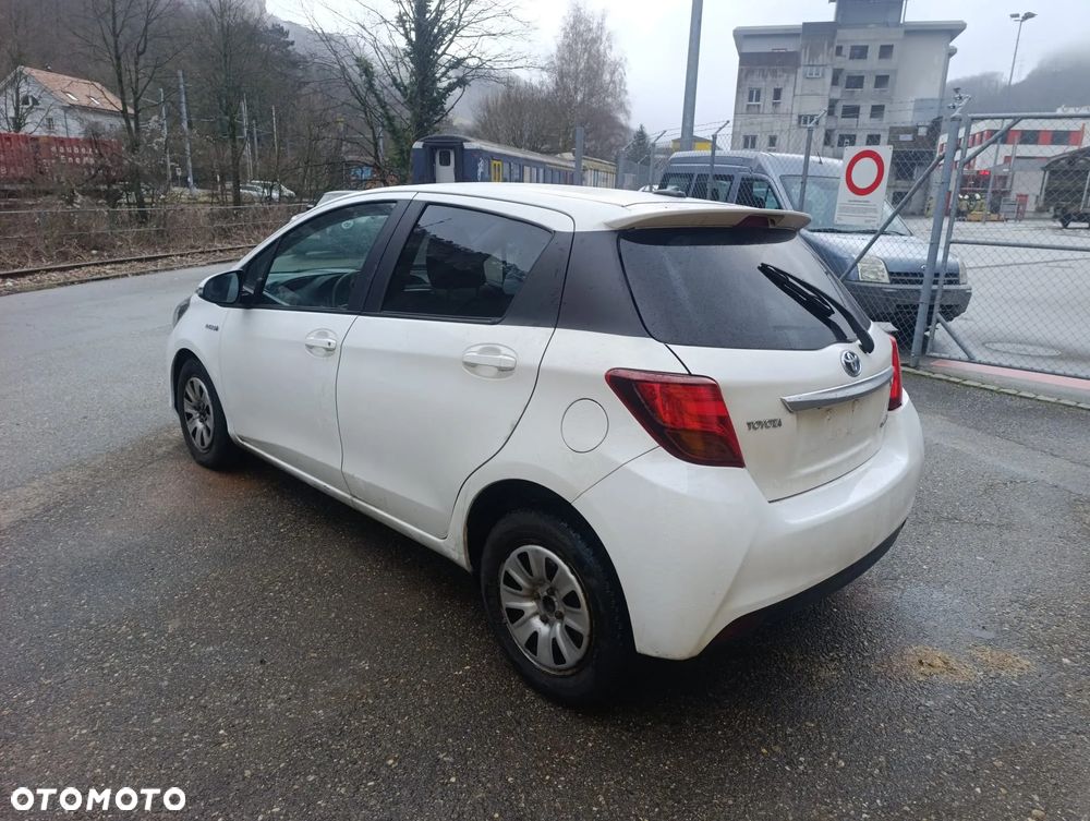 Toyota Yaris Hybrid 100 Life - 5