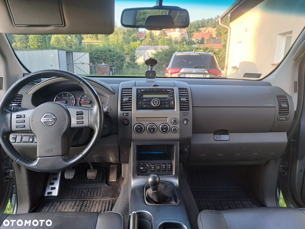 Nissan Pathfinder 2.5 D LE - 10