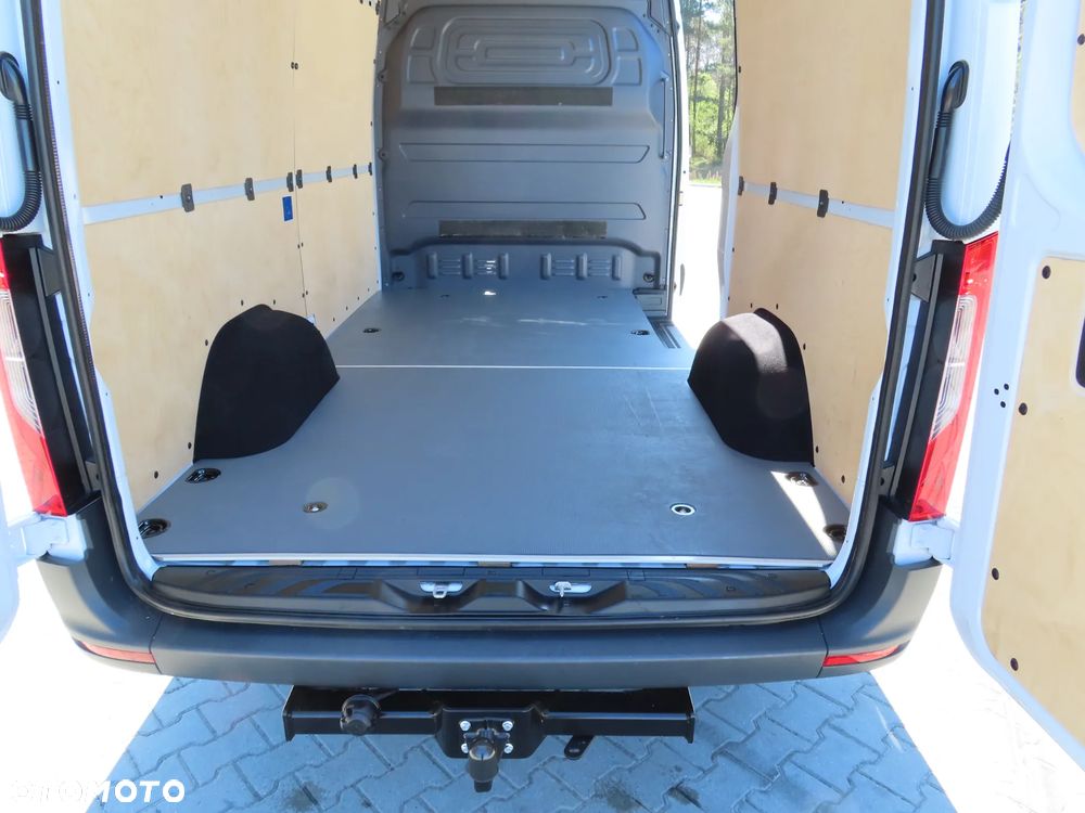 Mercedes-Benz Sprinter 317 CDI 170 KM 9G-Tronic Automat Model 907, L2H2 Furgon Blaszak, Wysoki Dach, 5932 mm Dł, FULL LED, HAK 3500 Kg, Rozstaw Osi 3665 mm, Ładowność 1174 Kg, WZMACNIANY,  Stan Wizualny I Techniczny NOWY Tak Jak Z Taśmy Produkcyjnej Gotowy Dostępny OKAZJA POLECAM - 20
