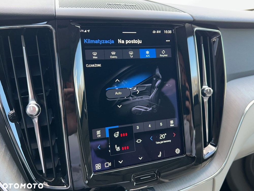 Volvo XC 60 B5 B AWD Plus Dark - 25