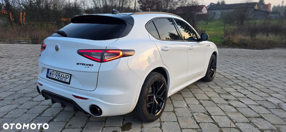 Alfa Romeo Stelvio 2.0 Turbo 16V AT8-Q4 Veloce Ti - 13