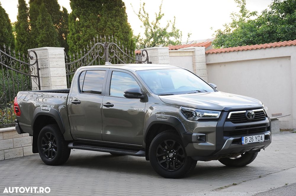 Toyota Hilux 2.8D 204CP 4x4 Double Cab AT Invincible Color Edition - 2