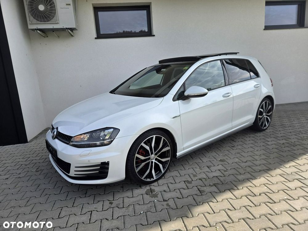 Volkswagen Golf - 6