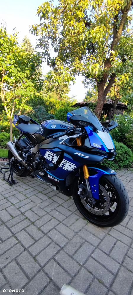 Yamaha R1 - 12