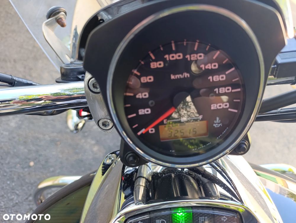 Suzuki Intruder - 11