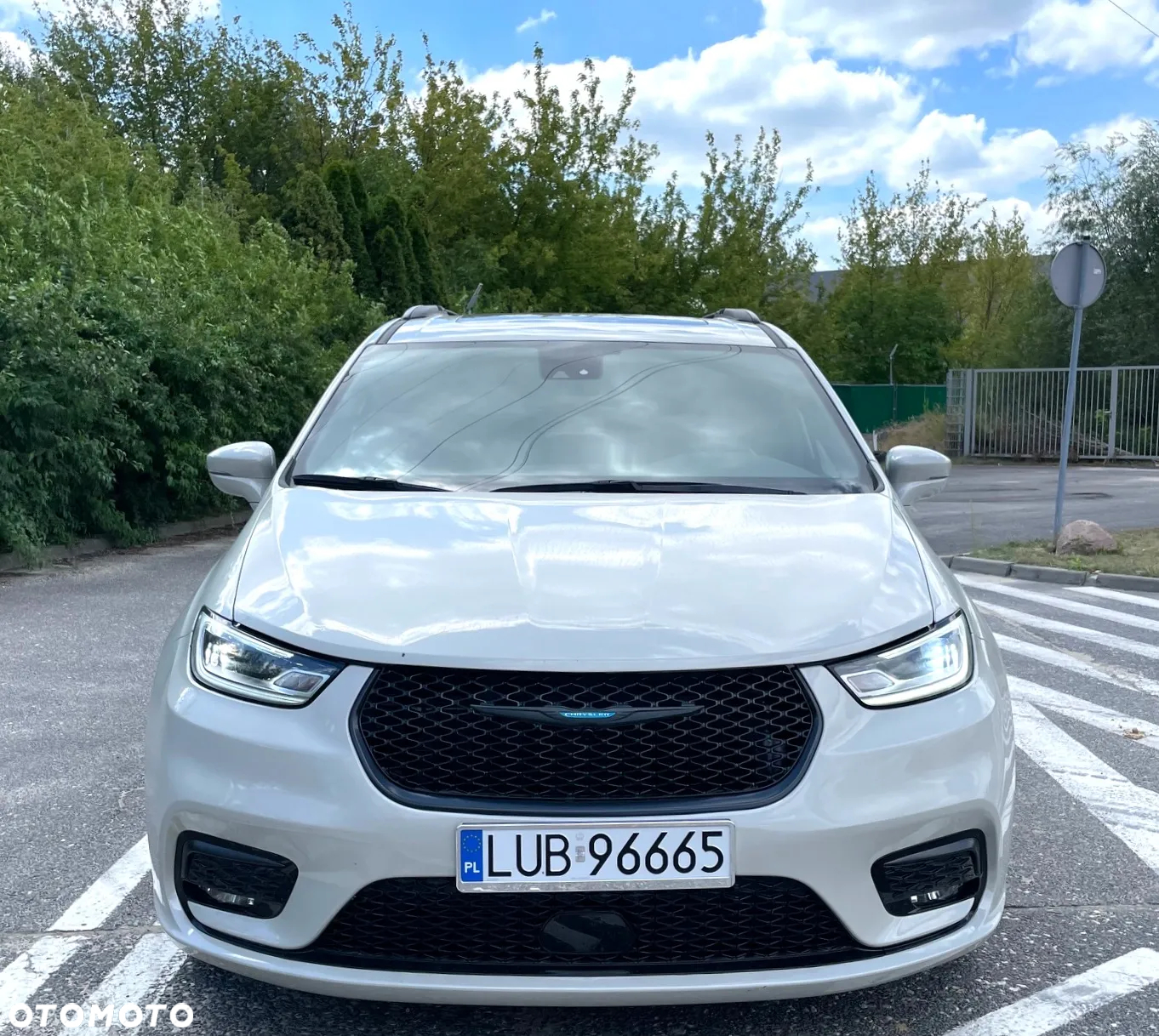 Chrysler Pacifica - 2