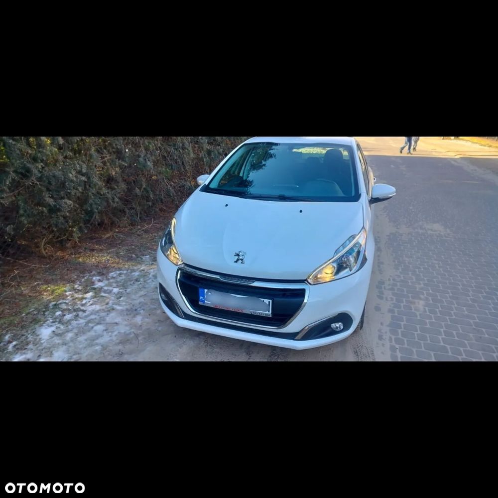 Peugeot 208 - 12