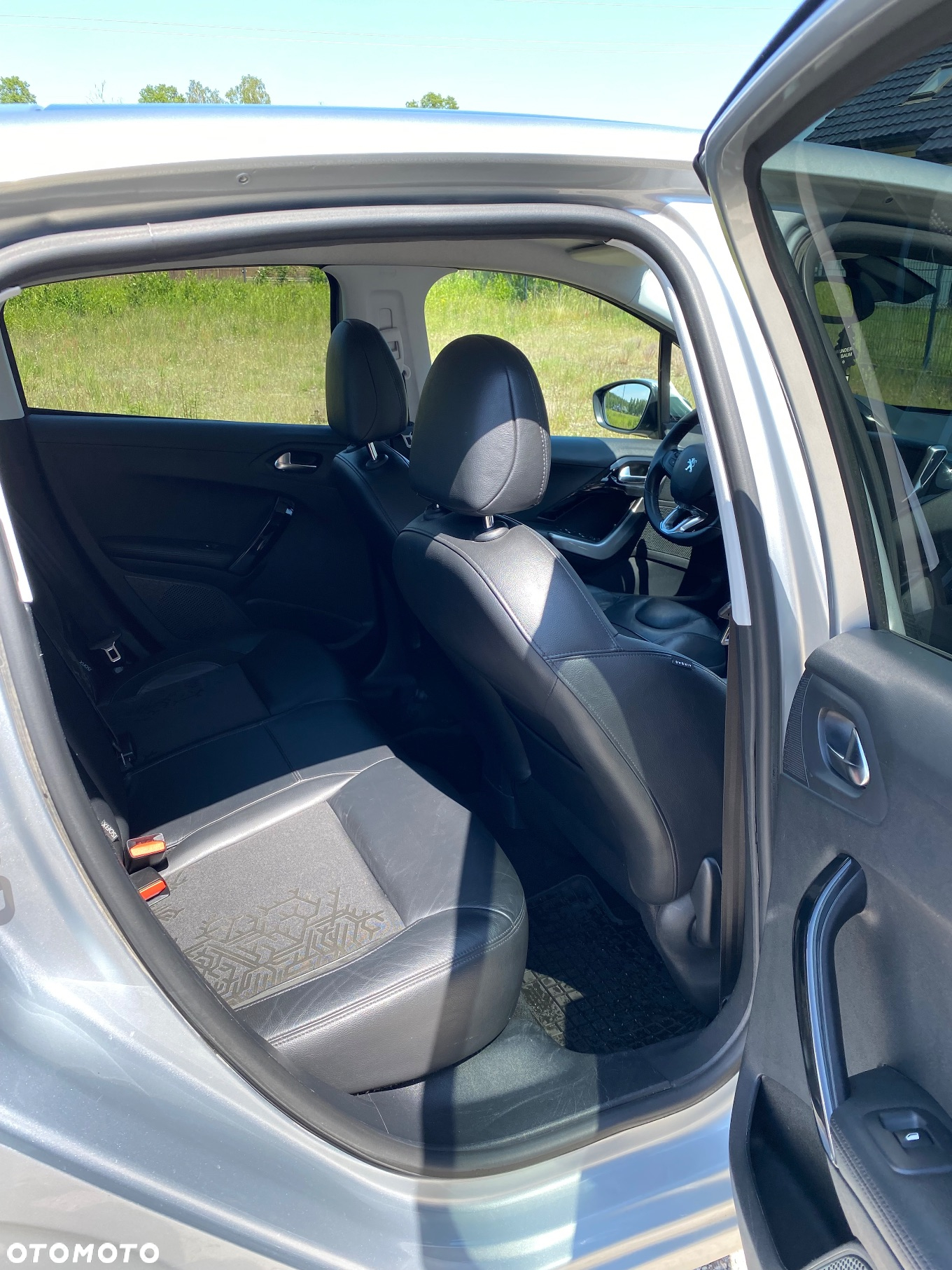Peugeot 208 - 13