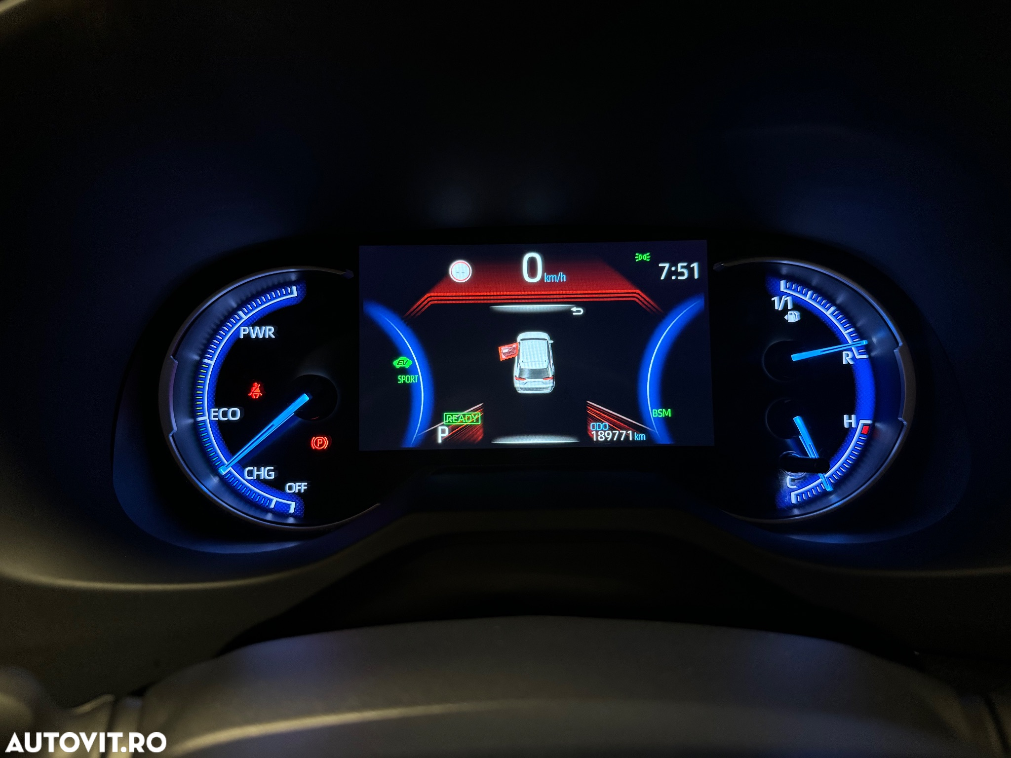 Toyota RAV4 2.5 4x4 Hybrid Team Deutschland - 28