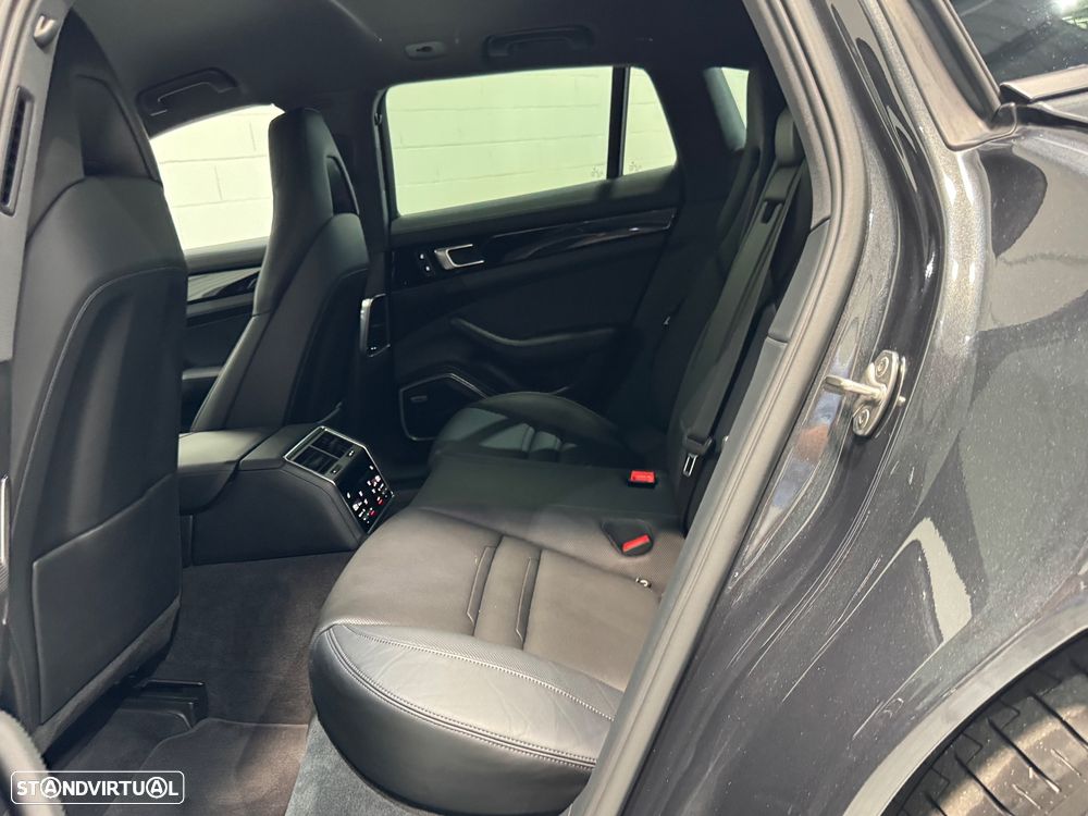 Porsche Panamera Sport Turismo 4 E-Hybrid - 37