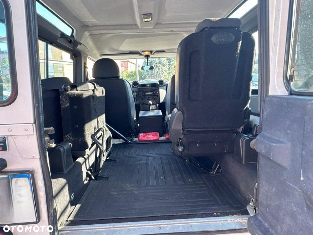 Land Rover Defender - 10