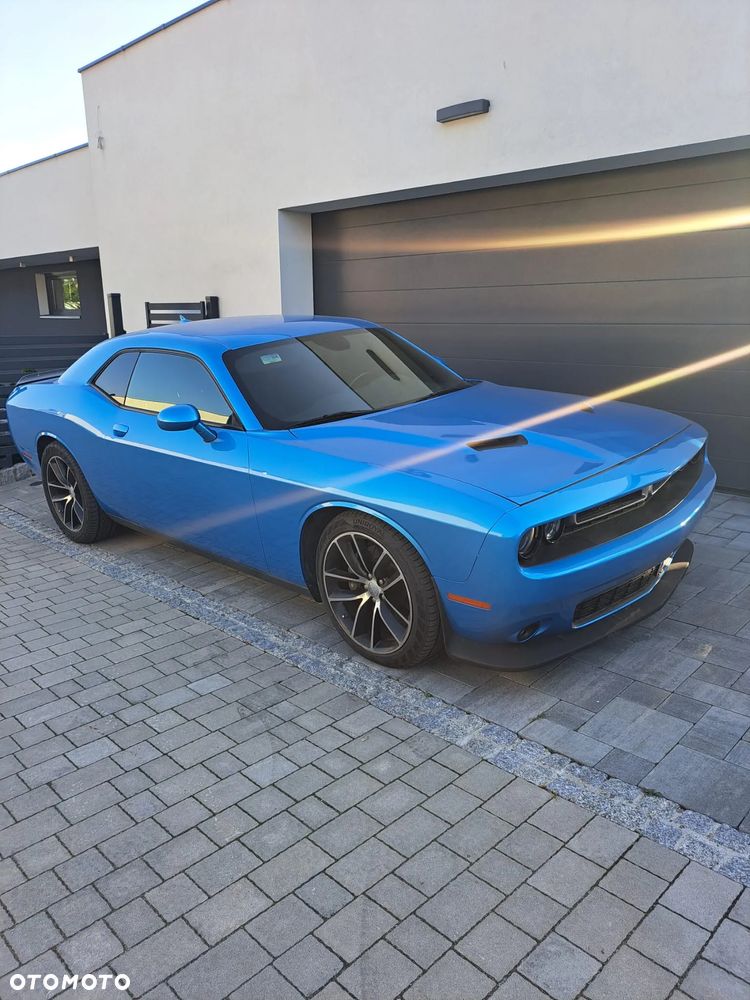 Dodge Challenger - 2