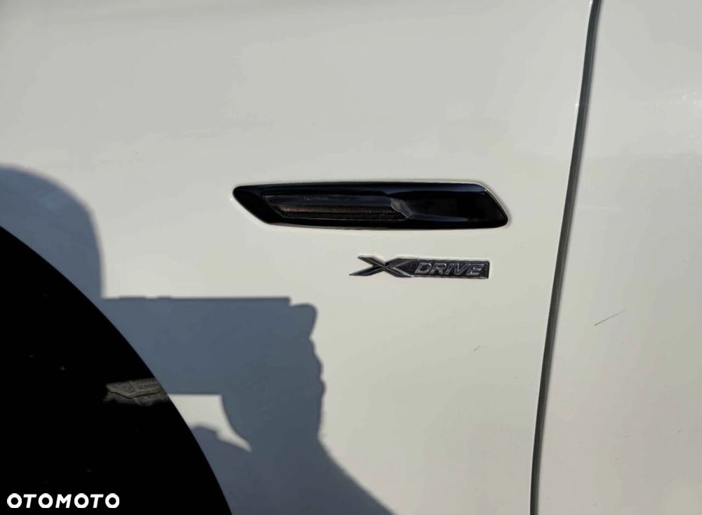 BMW Seria 5 525d xDrive - 17