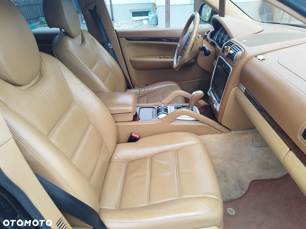 Porsche Cayenne - 21