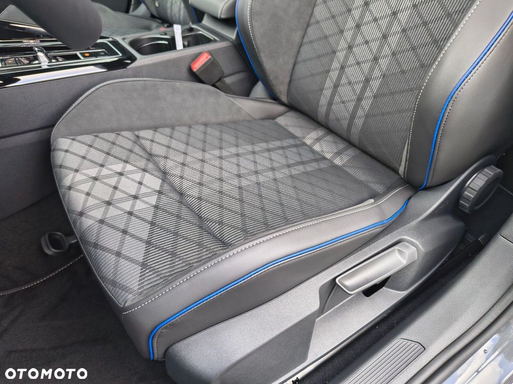Volkswagen Golf 1.5 TSI HEV R-Line - 21