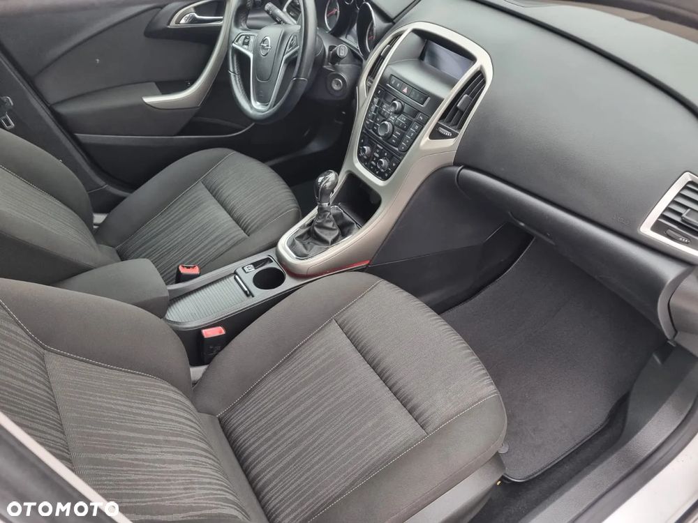 Opel Astra 1.4 Turbo 150 Jahre - 9