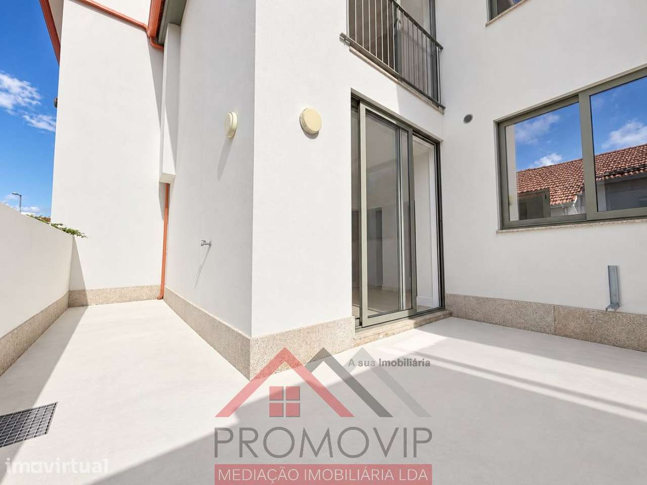 Apartamento T2 Renovado Com Terraço em Santo Tirso