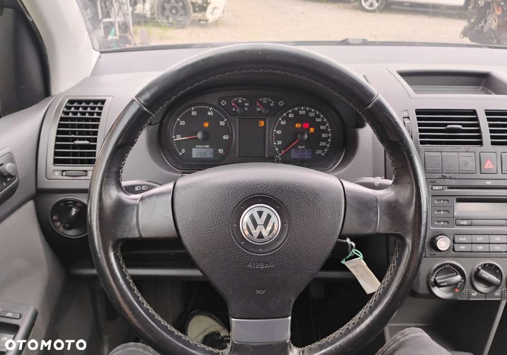 Volkswagen Polo - 12