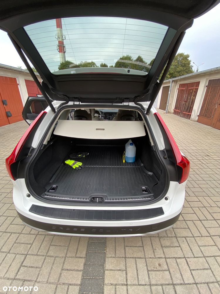 Volvo V90 Cross Country - 20