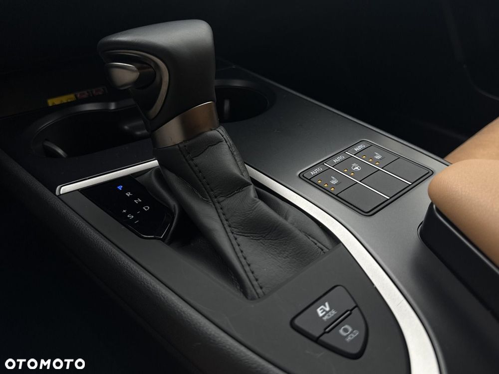 Lexus UX 250h GPF Business 2WD - 18