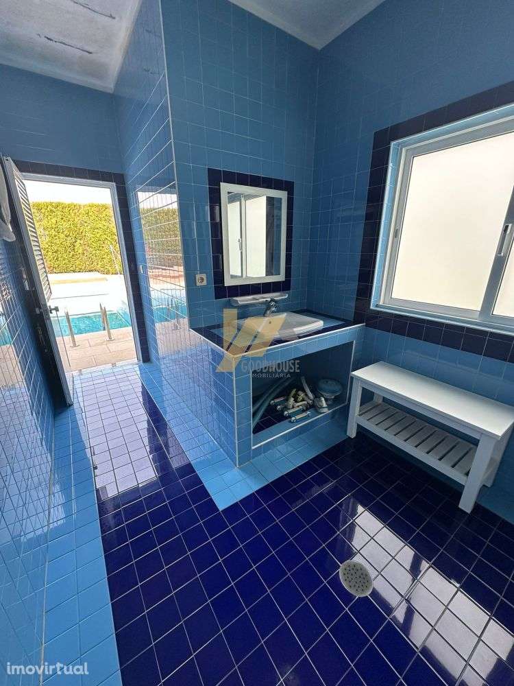 Moradia com piscina, balneários e sala de convívios - Grande imagem: 5/31