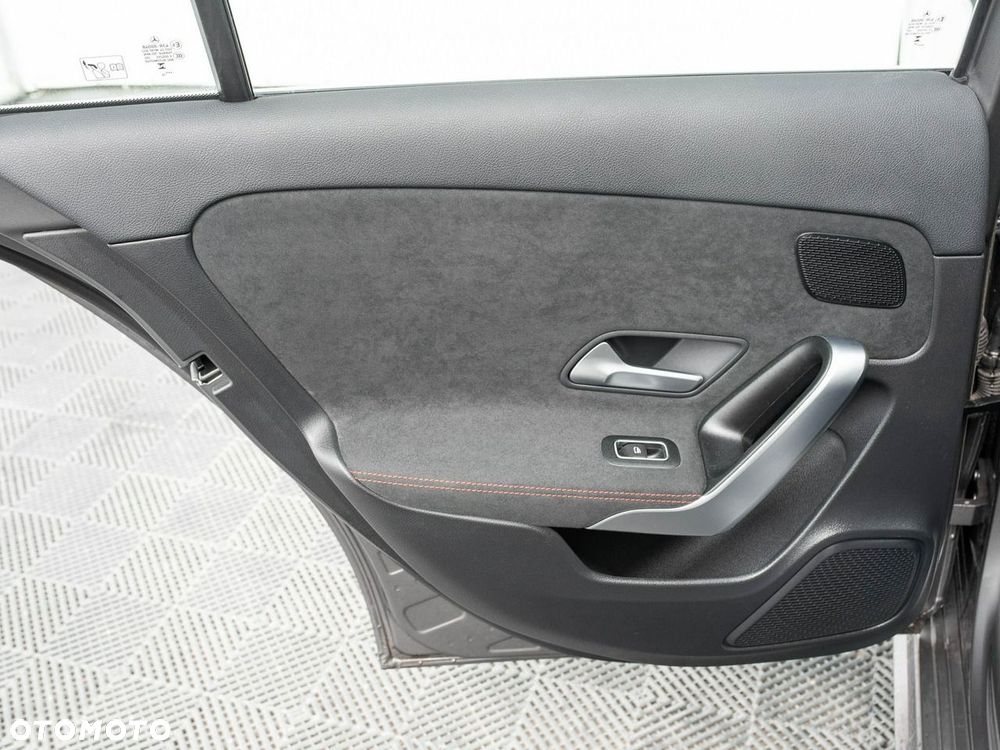 Mercedes-Benz Klasa A 220 4-Matic Progressive 8G-DCT - 27