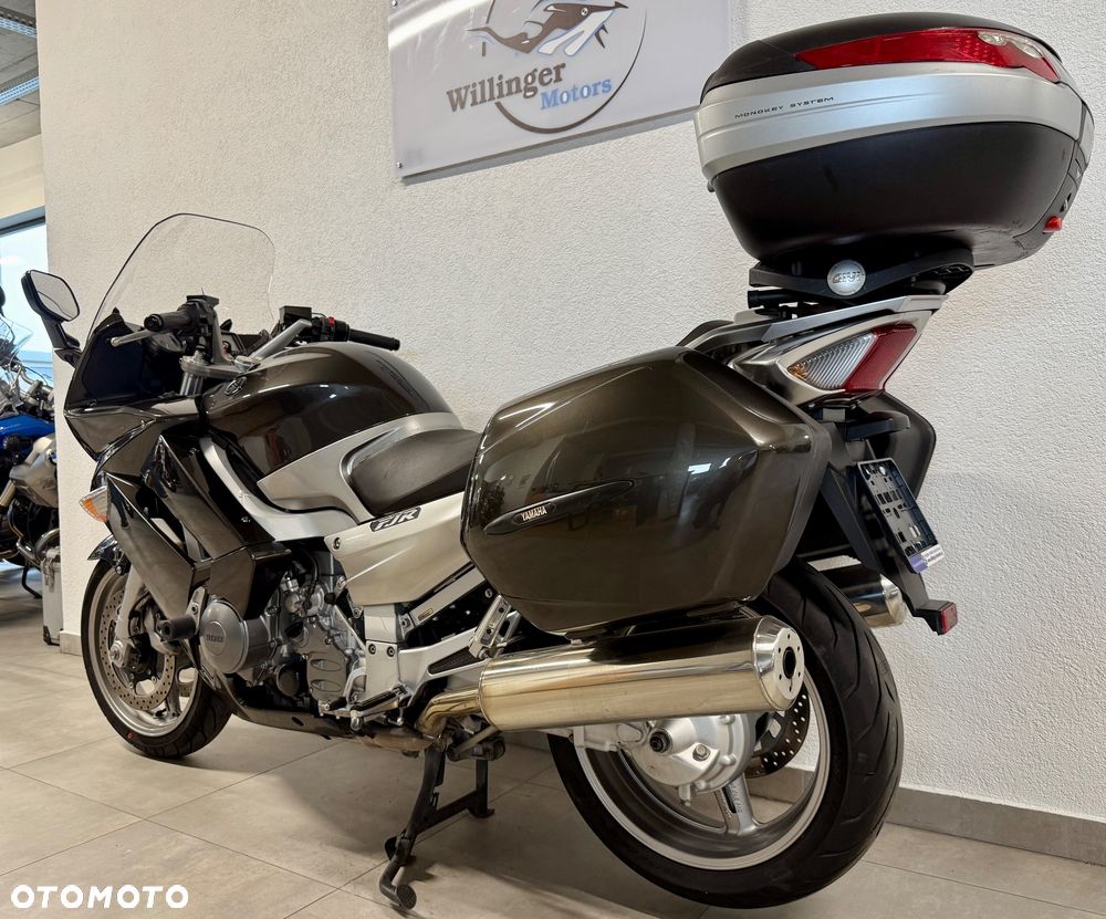 Yamaha FJR - 6