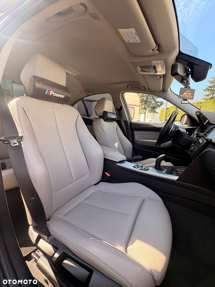 BMW Seria 3 328i Sport Line - 34