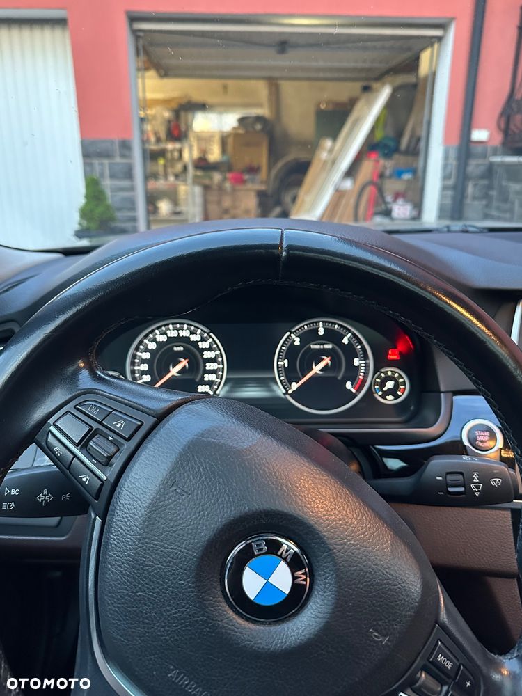 BMW Seria 5 525d xDrive Luxury Line - 7