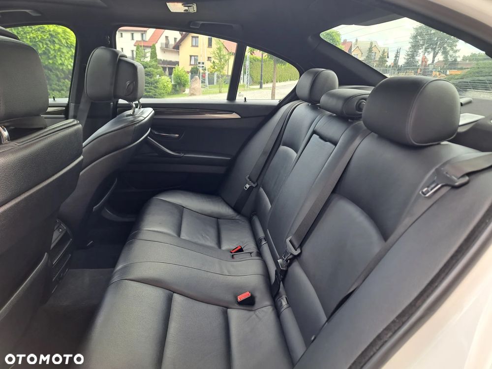 BMW Seria 5 528i xDrive - 24
