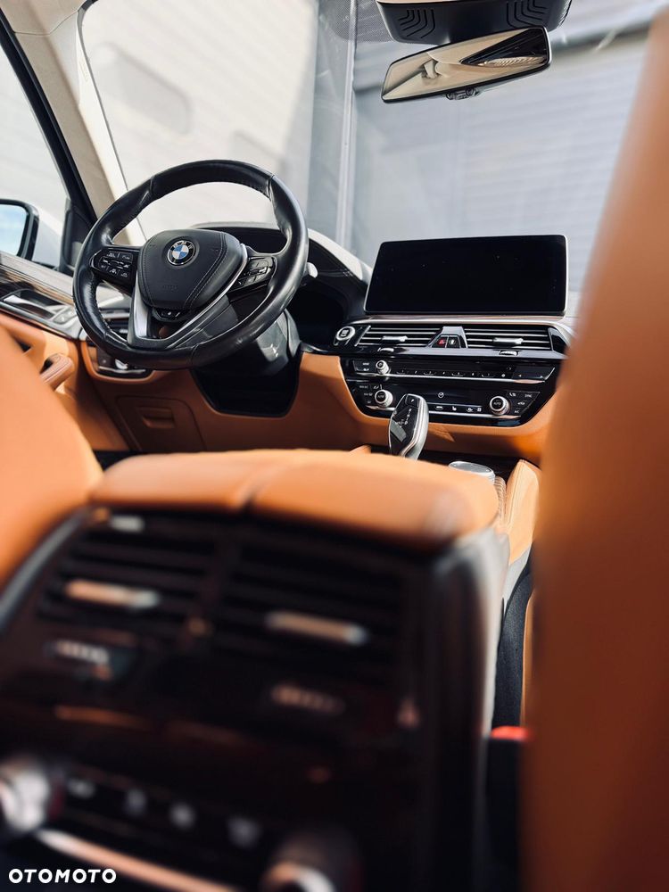 BMW Seria 5 530d xDrive Luxury Line sport - 11