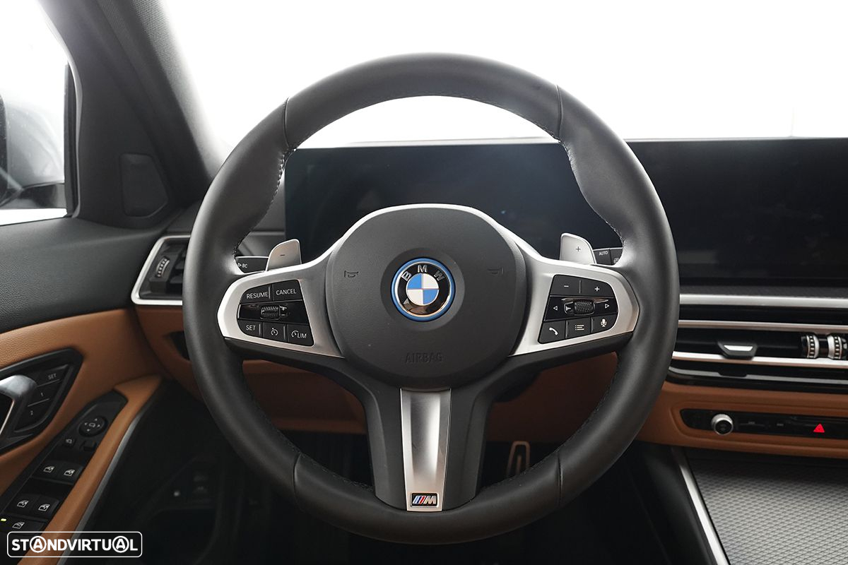 BMW 330 e Touring Pack Desportivo M Auto - 16