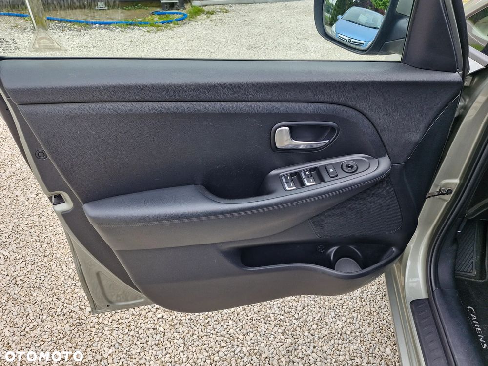 Kia Carens - 13
