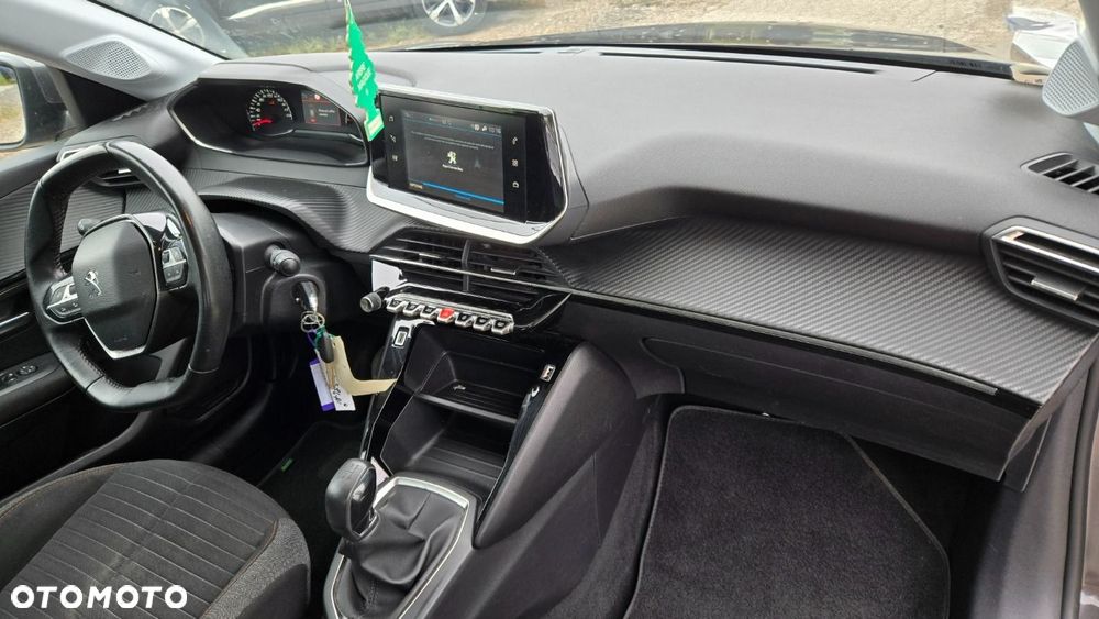 Peugeot 208 - 18