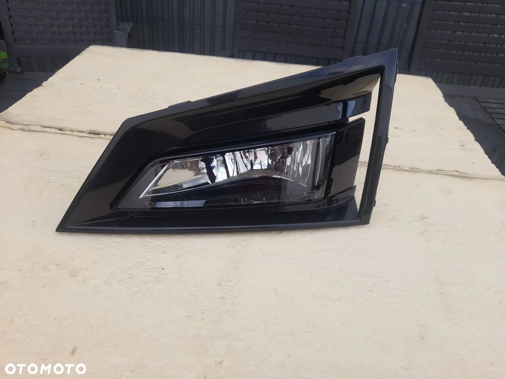 SKODA FABIA IV 6VA HALOGEN PRAWY+RAMKA KRATK - 8