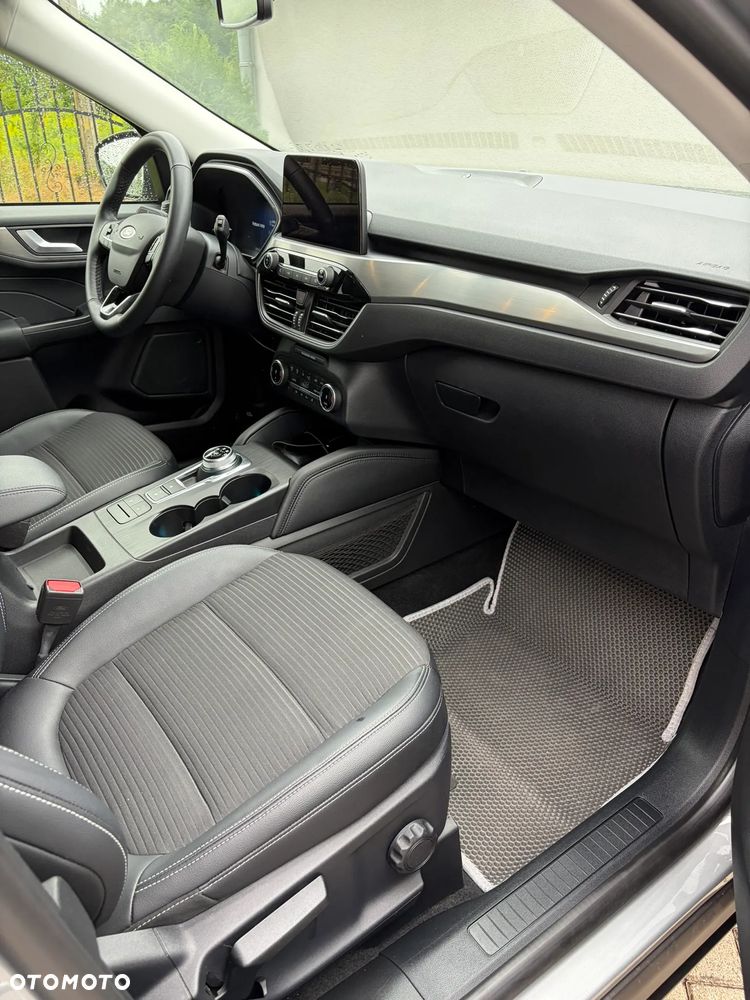 Ford Kuga - 10