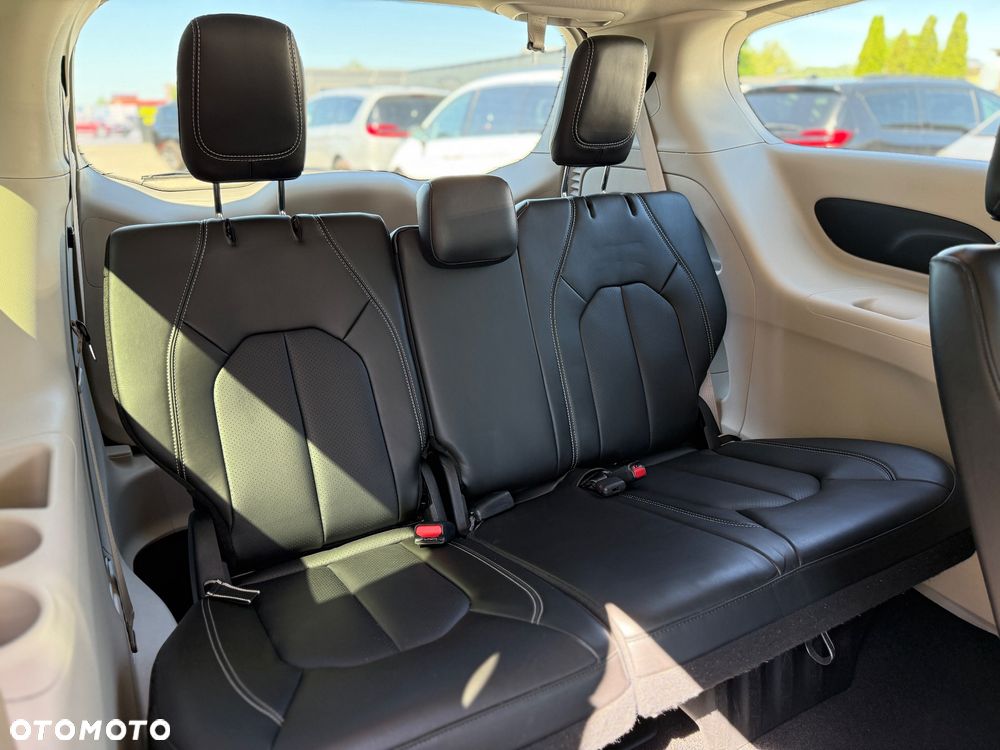 Chrysler Pacifica - 21