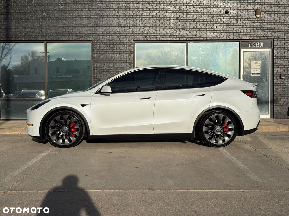 Tesla Model Y Performance Dual Motor AWD - 6