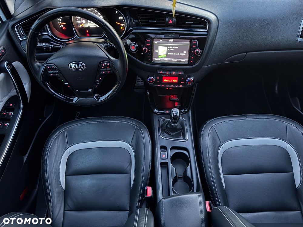 Kia Ceed 1.6 CRDi 136 ISG Platinum Edition - 32