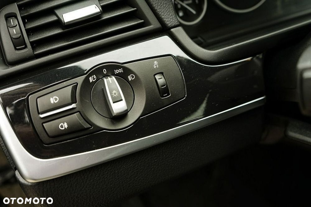 BMW Seria 5 525d - 26