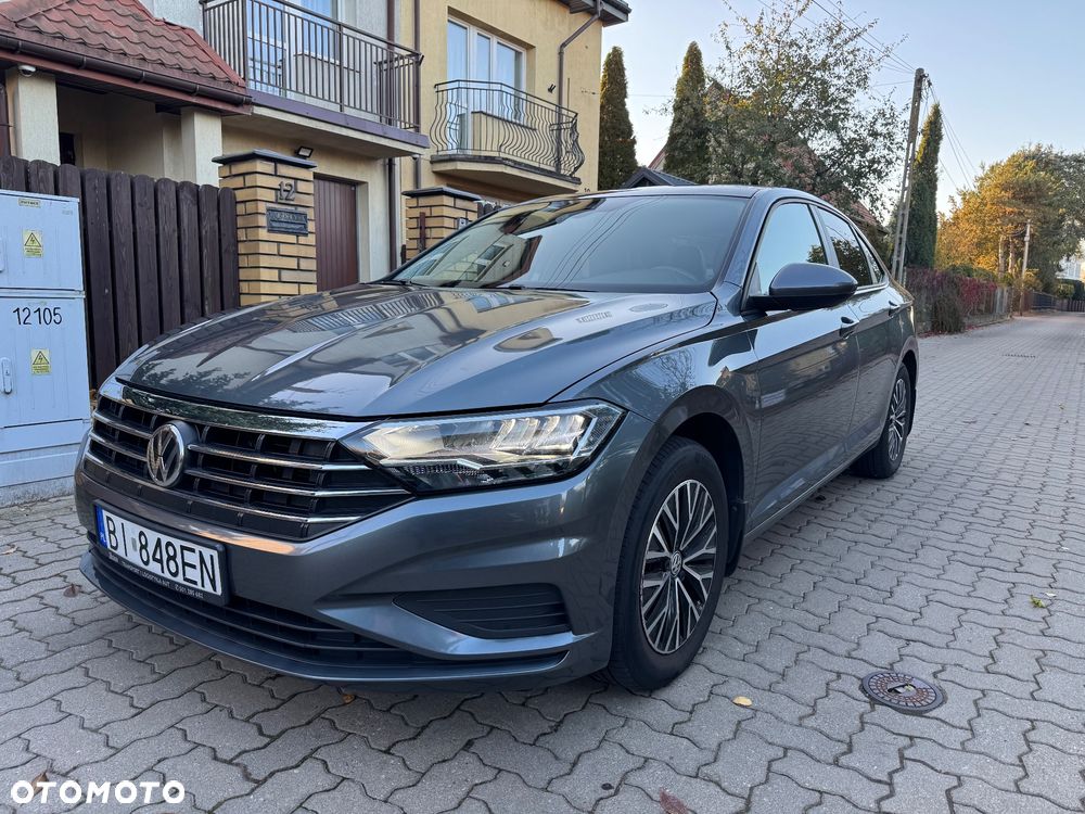 Volkswagen Jetta - 4
