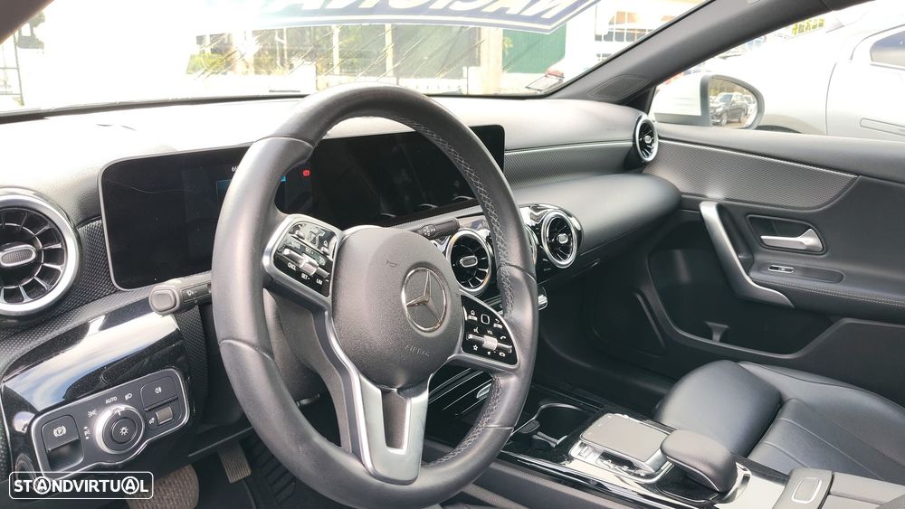 Mercedes-Benz A 200 Limousine AMG Line Aut. - 23