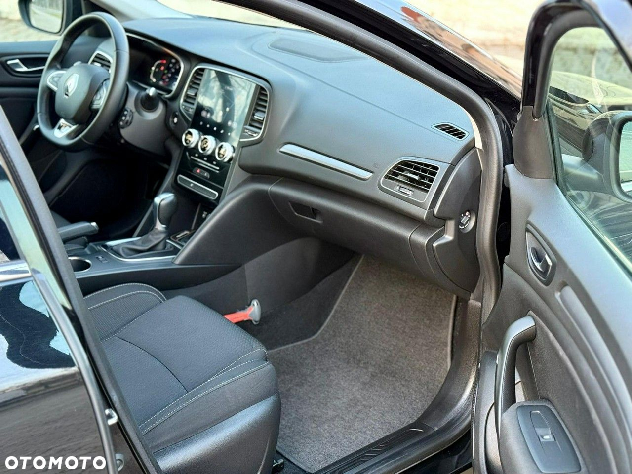 Renault Megane Grandtour TCe 140 GPF EDC LIMITED - 16