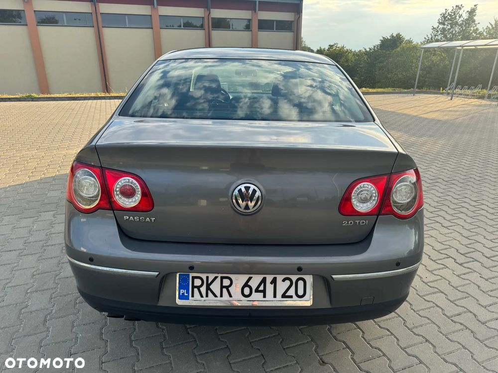 Volkswagen Passat 2.0 TDI Comfortline - 5