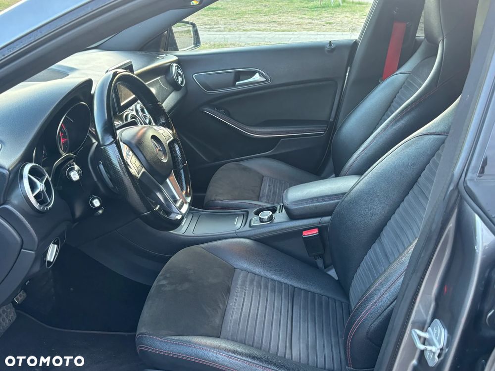 Mercedes-Benz CLA 250 7G-DCT AMG Line - 13