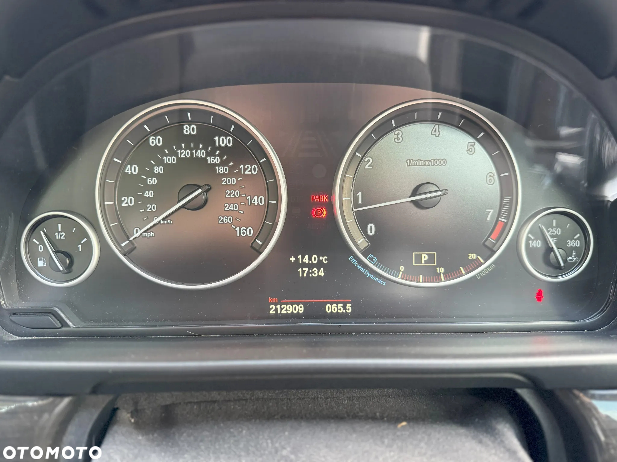 BMW Seria 5 550i - 33