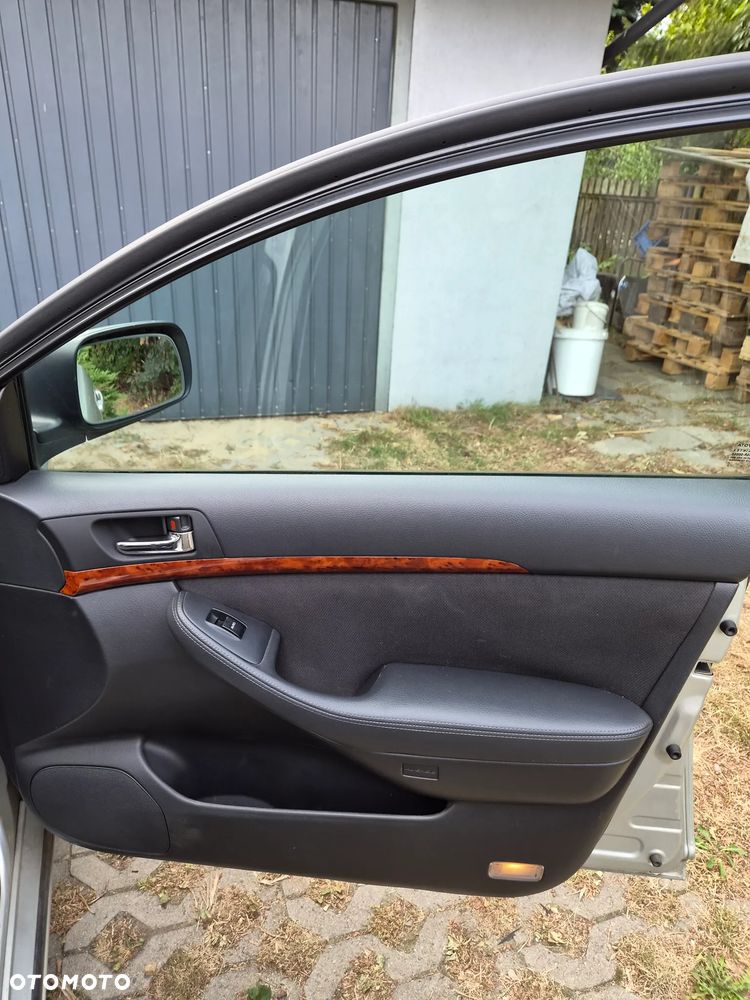 Toyota Avensis 2.0 VVT-i Sol - 16