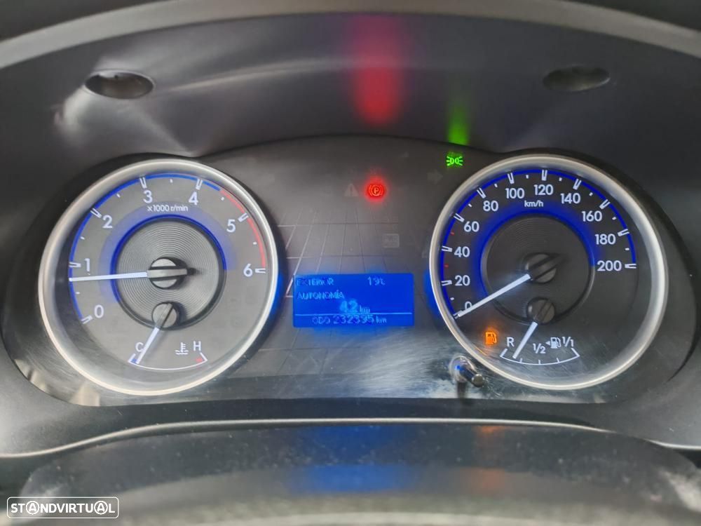 Toyota Hilux 2.4 D-4D 4WD CE 3L - 14