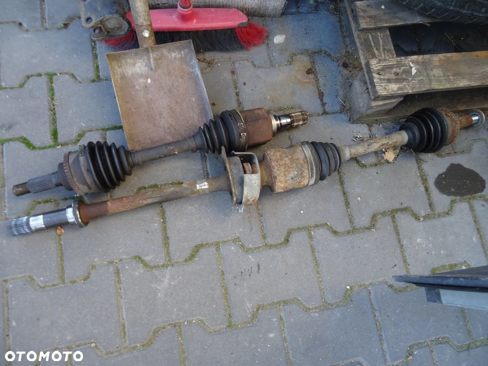 WYPRZEDAZ MAZDA TRIBUTE 2,3 150 KM POLOS LEWA PRAWA MAGLOWNICA MCPERSON ZWROTNICA CZESCI ROZNE